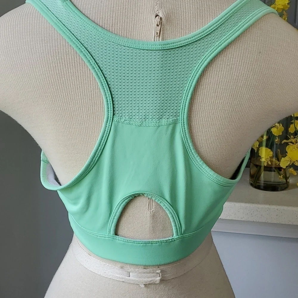 FILA SPORTS, HIGH‎ IMPACT.GREEN SPORTS BRA. SIZE LARGE.